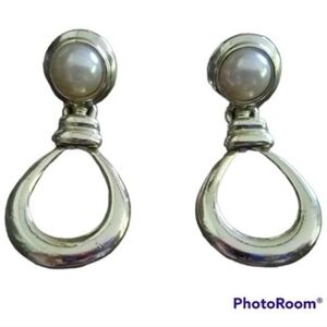 Vintage Sophisticated Silver and White Drop Earrings